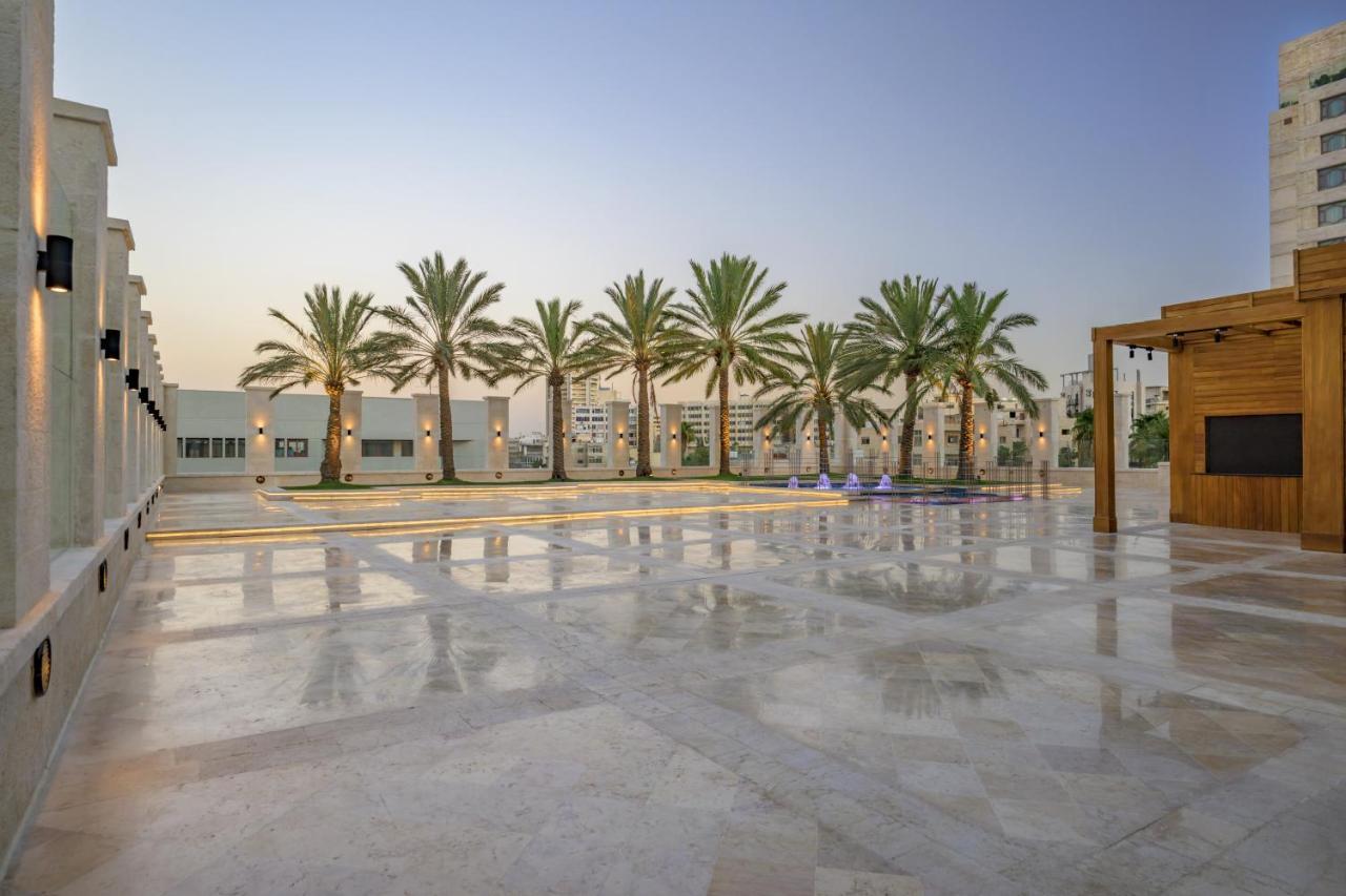 Hotel Grand Hyatt Ammán Exteriér fotografie The courtyard of the Al-Shaqra campus