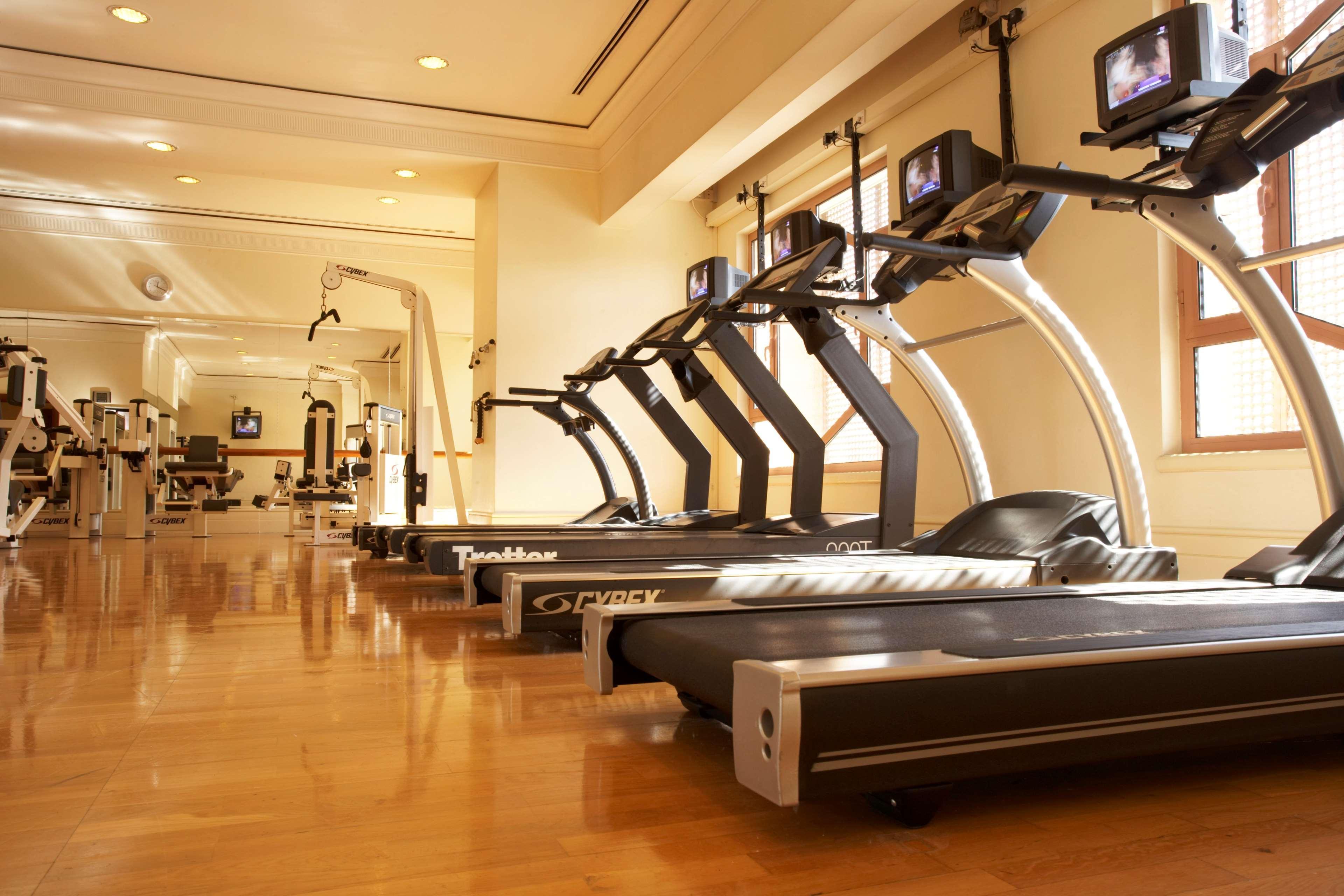 Hotel Grand Hyatt Ammán Exteriér fotografie A row of treadmills
