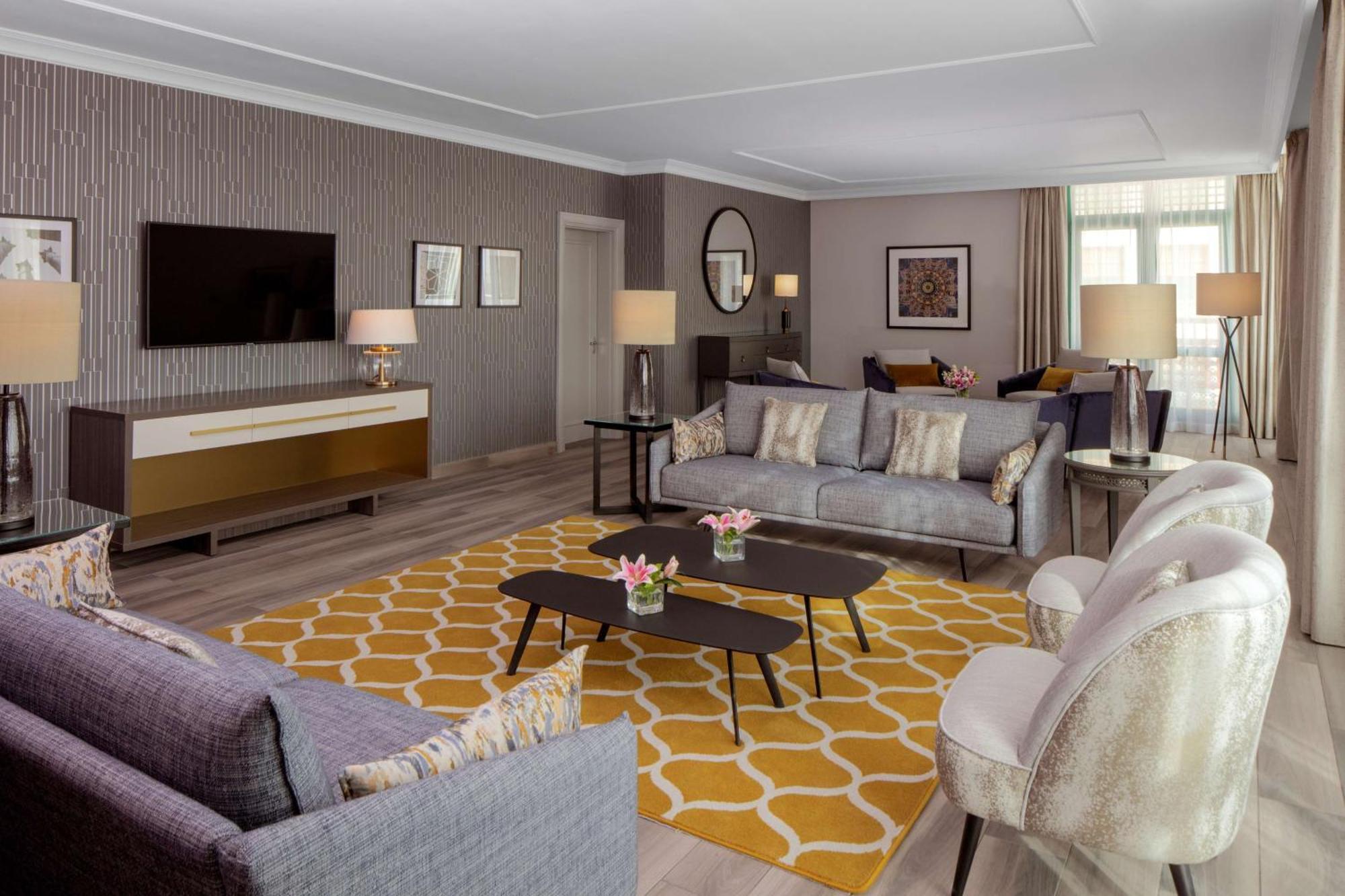 Hotel Grand Hyatt Ammán Exteriér fotografie The living room of a suite at The Westin Palace, Madrid